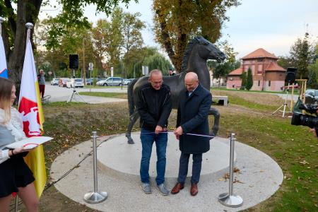 33_odkritje kipa konja
